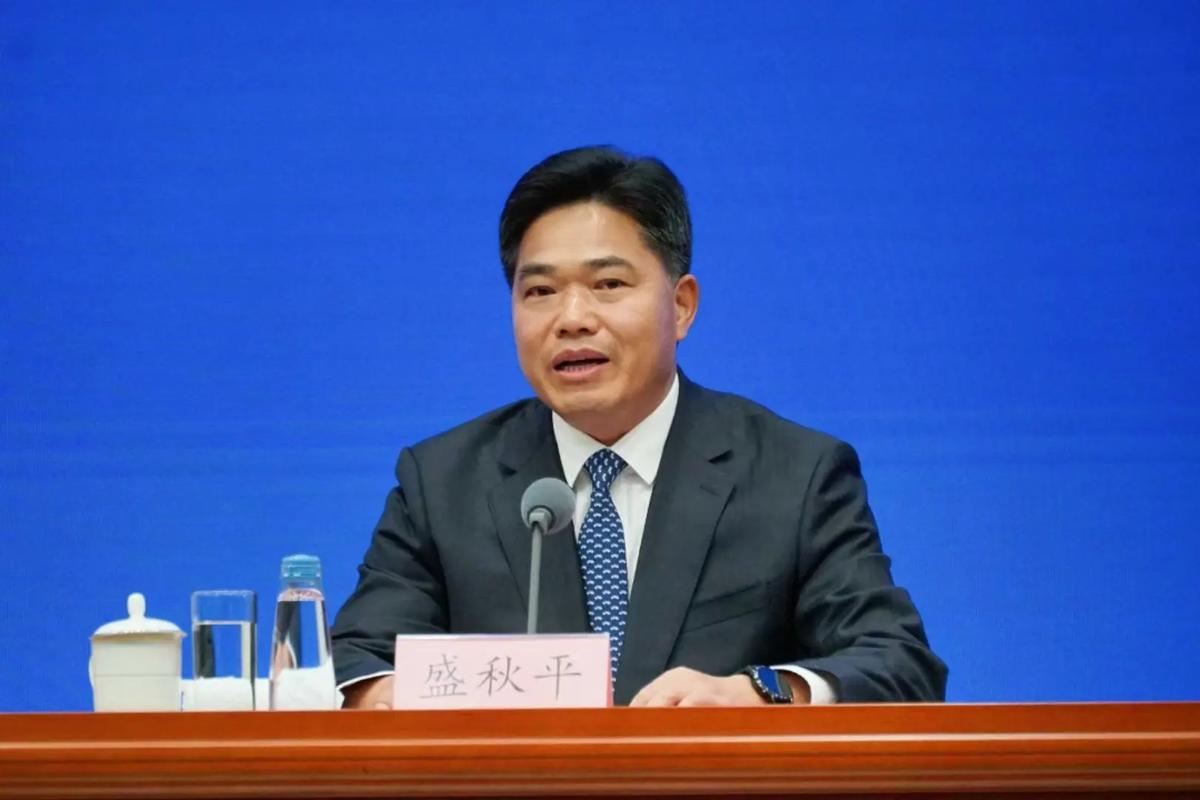 商务部盛秋平:设立大型成套设备出口专项信贷等支持工具,让外贸企业更有底气接单