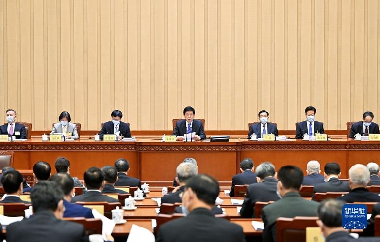 十四届全国人大常委会举行第四十三次委员长会议 ，听取有关草案和议案审议情况汇报